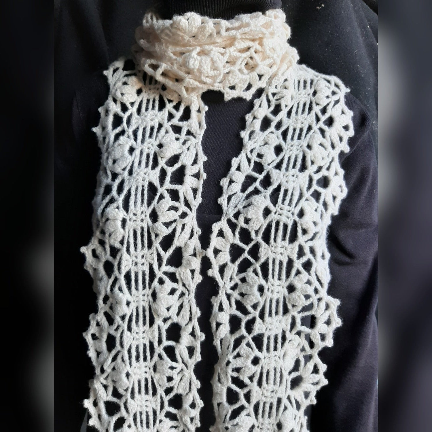 Lacy Scalloped Scarf Wool2Wear™